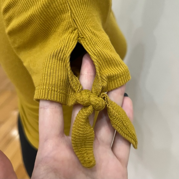 FOREVER 21 Mustard V-Neck Top - Picture 3 of 4